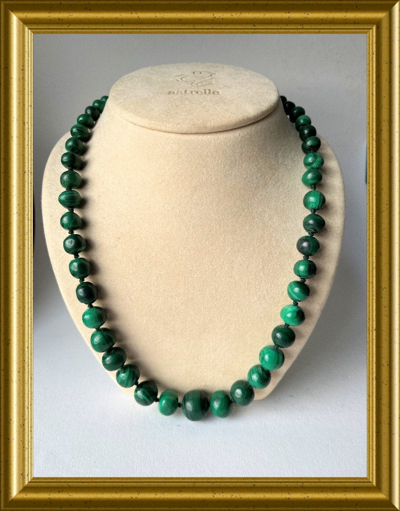 Oude geknoopte groene ketting: malachiet, Ophalen of Verzenden, Overige materialen, Ketting, Met edelsteen