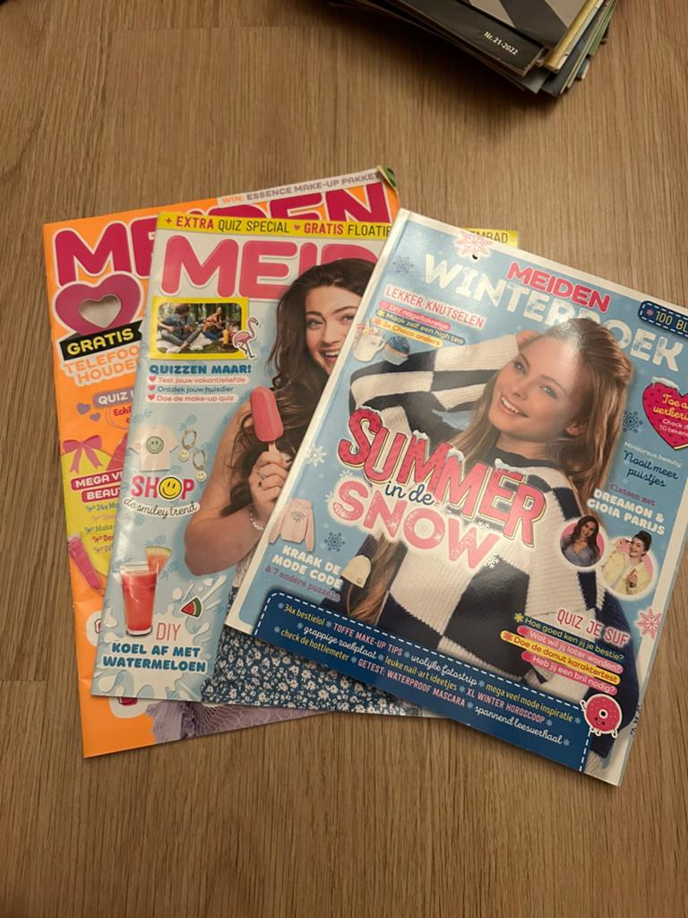Meiden tijdschriften+extra dik boek, Ophalen, Zo goed als nieuw, Damesbladen