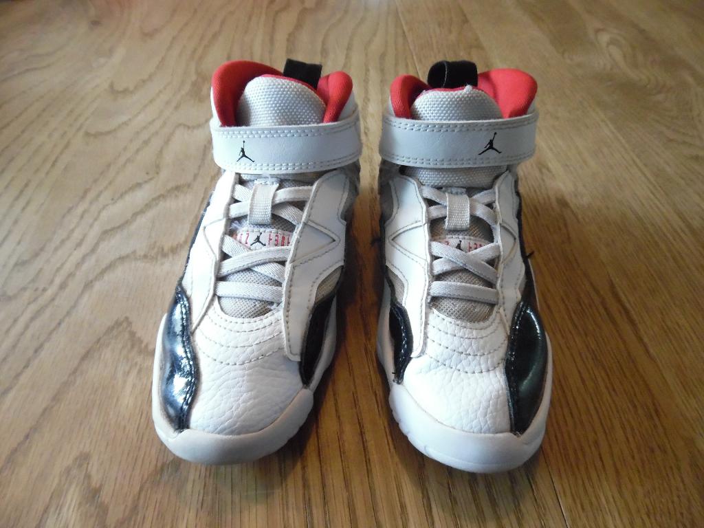 Jordan kinder sneakers maat 28 half hoog elastische veters, Kinderen en Baby's, Kinderkleding | Schoenen en Sokken, Gebruikt, Jongen of Meisje