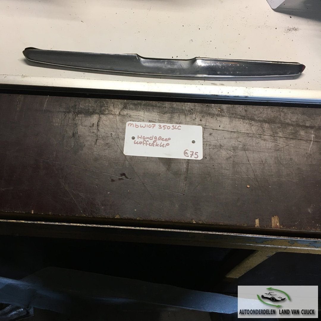 Mercedes W107 350 SLC  Kofferbaklijst /  Greep, Gebruikt, -, -, Ophalen of Verzenden