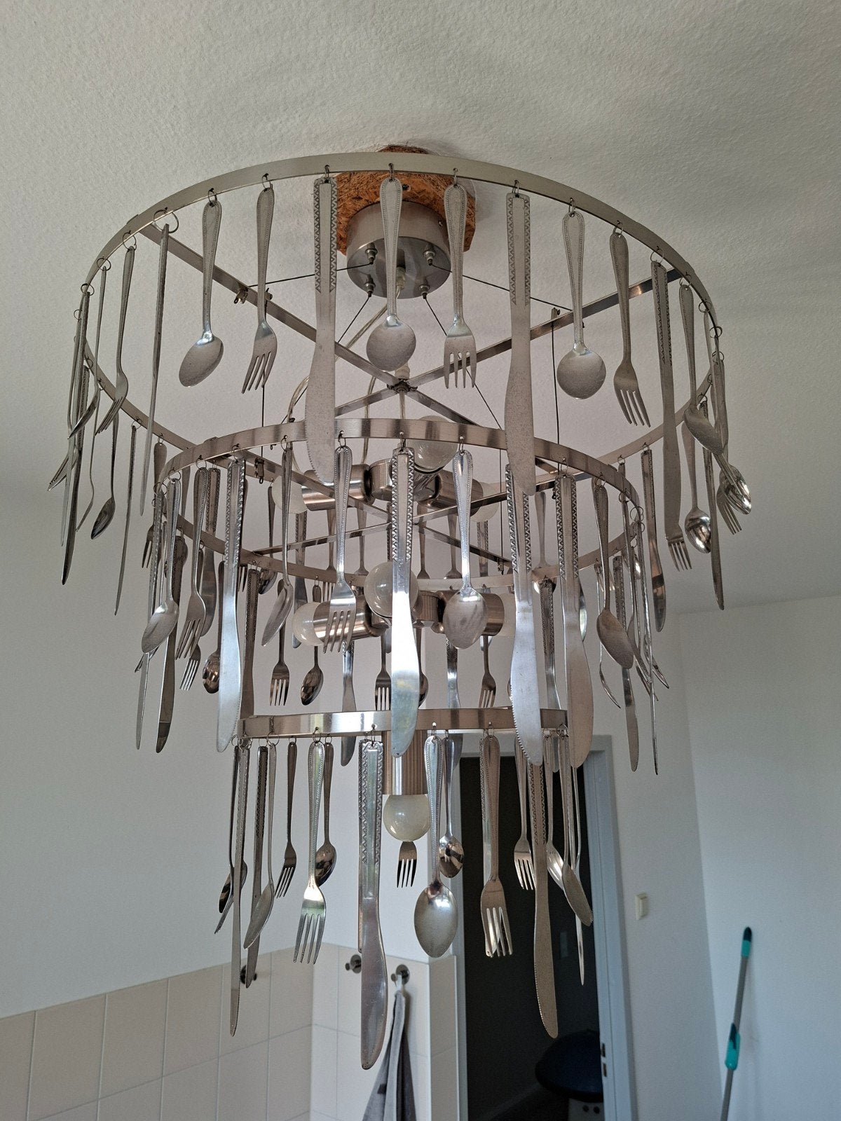 Unieke Hanglamp met Bestek - Industriële Stijl, Huis en Inrichting, Lampen | Hanglampen, Ophalen, Gebruikt, E27 (groot), Industrieel, Uniek, Modern