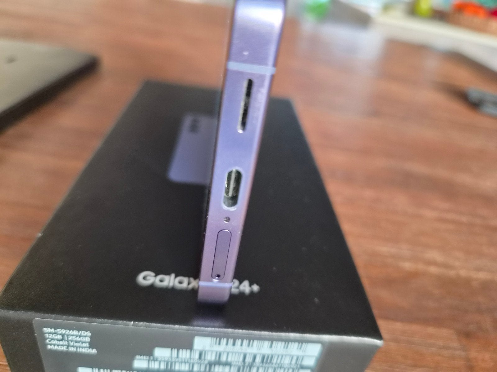 Foto 7 van Samsung Galaxy S24 PLUS 256GB Cobalt Violet - Zo goed als ni