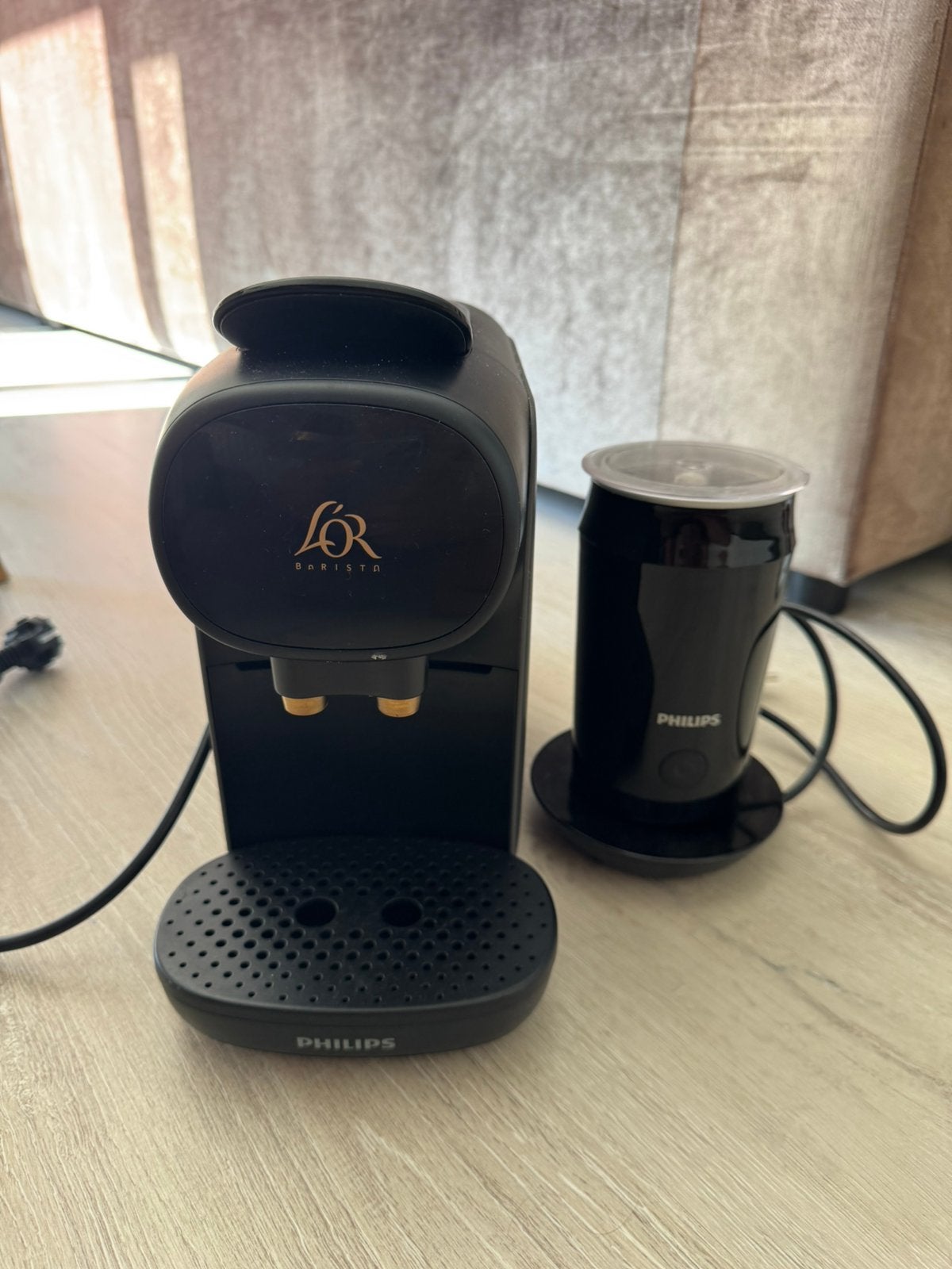 Philips L'OR Barista Koffiezetapparaat + melkschuimer, Ophalen of Verzenden, Zo goed als nieuw, Koffiemachine, Koffiepads en cups