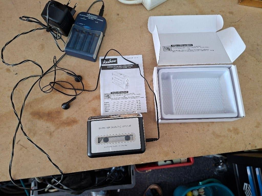 zgan nieuwstaat usb walkman + oplaadbare baterijen, Ophalen of Verzenden, Walkman