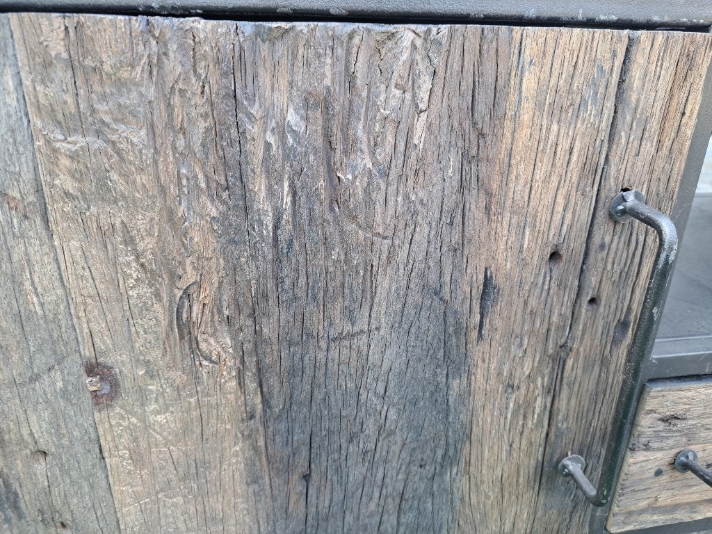 Foto 11 van Stoere Moderne Rubuuste en Landelijke Meubels