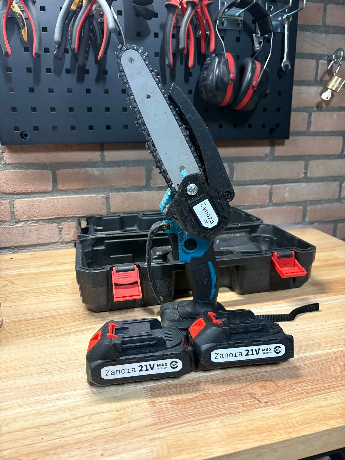 Zanora Accu Kettingzaag 15cm Blad met 2 Accu's en Koffer, Ophalen of Verzenden, Gebruikt, Kettingzaag