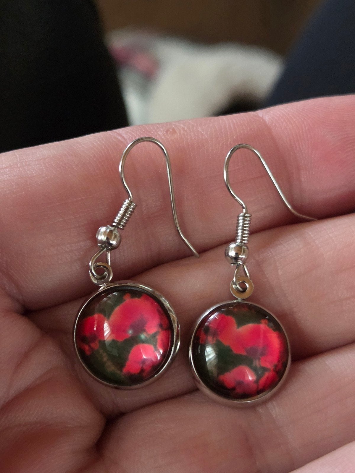 Nieuwe glazen oorbellen met rode bloemen, Hangers, Nieuw, Ophalen of Verzenden, Glas