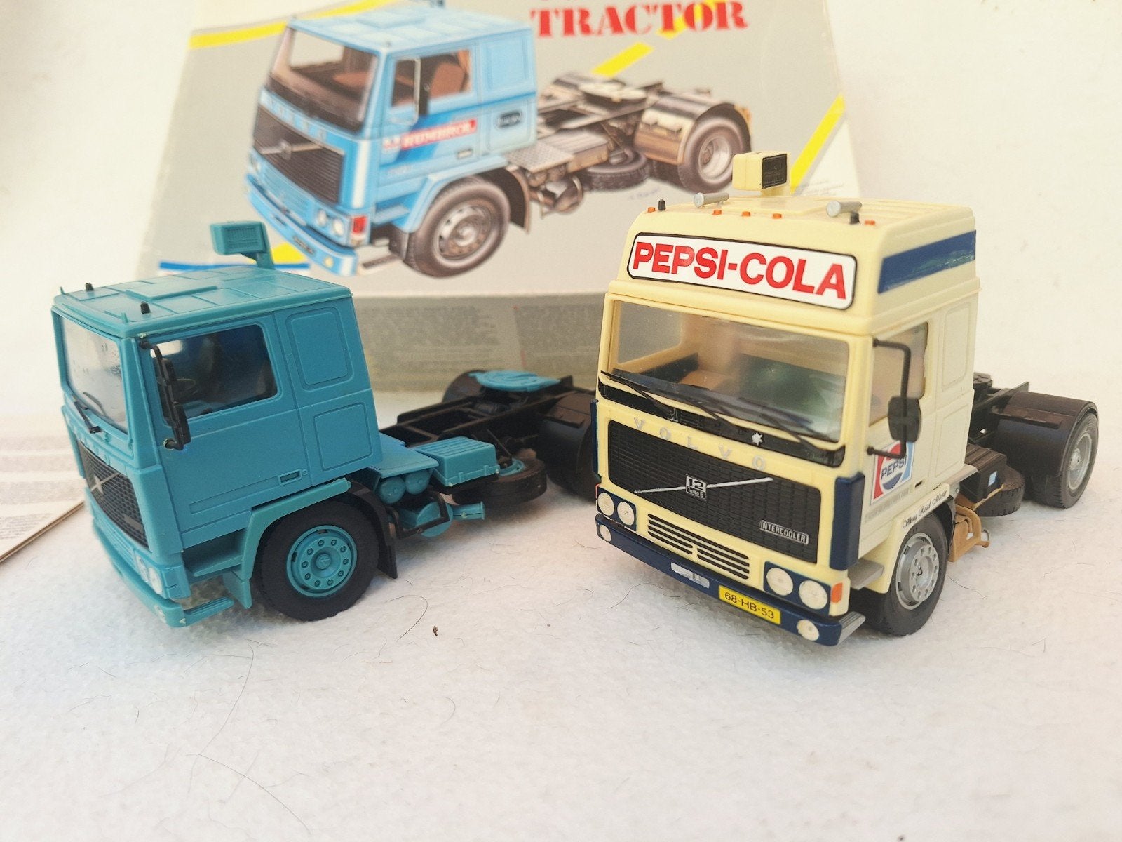 2 x Volvo F12 tractor van Esci , gebouwd, Ophalen of Verzenden, Zo goed als nieuw, 1:32 tot 1:50, Overige merken