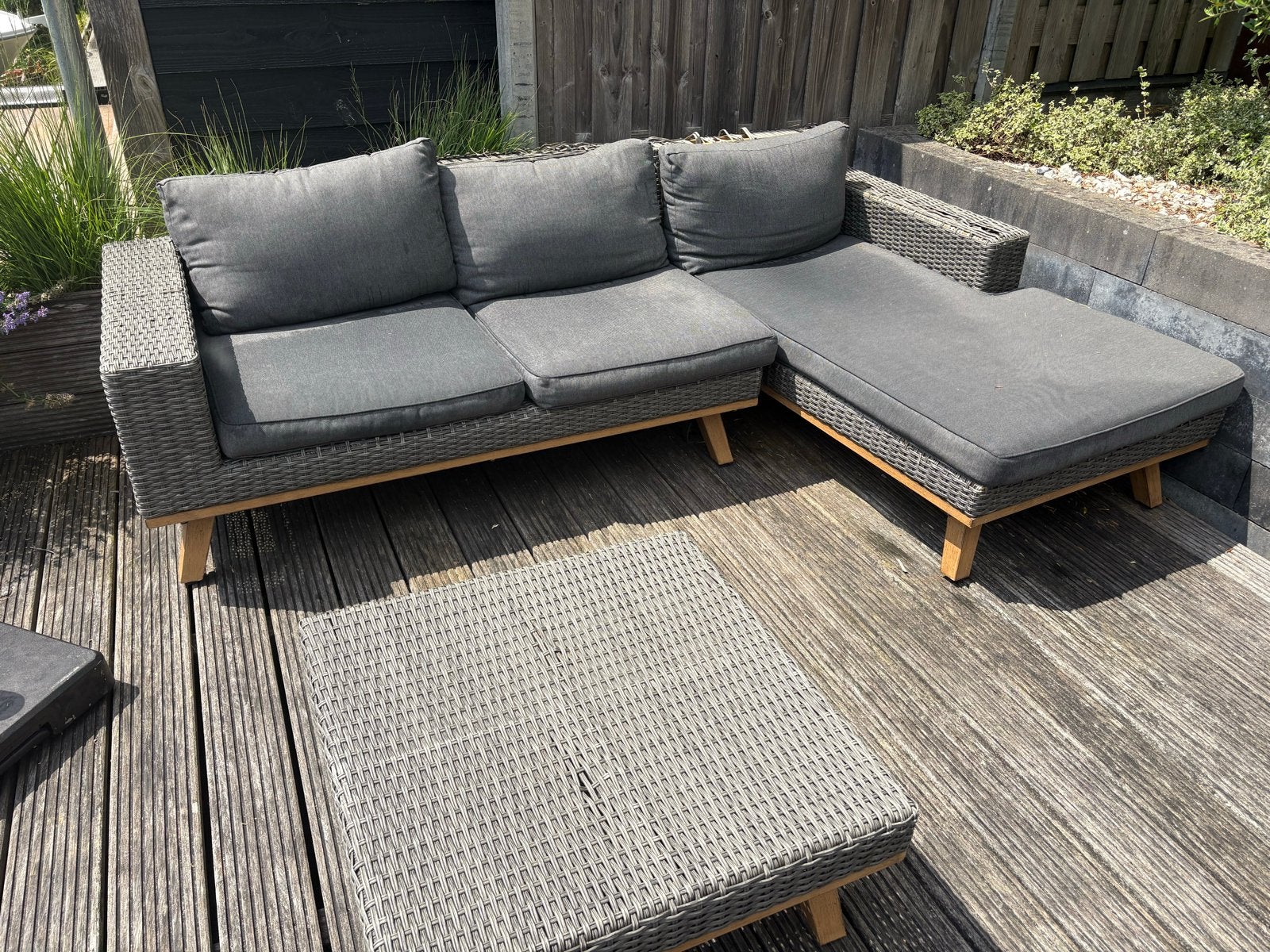 Grijze Wicker Loungeset met Kussens - Gebruikt, Tuin en Terras, Ophalen, Gebruikt, 3 zitplaatsen, Loungeset