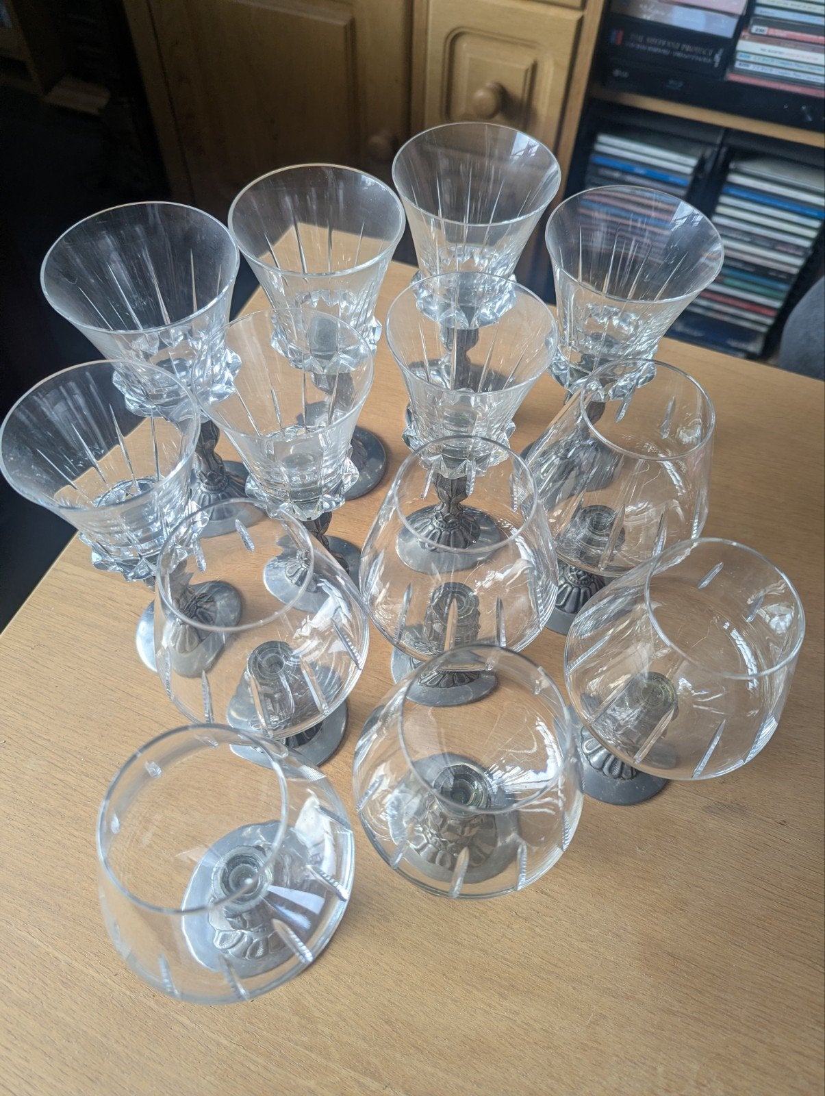 Set van 13 Vintage Glazen met tinnen voet, Antiek en Kunst, Ophalen