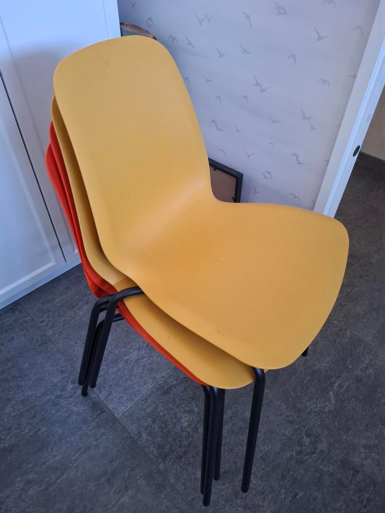 4 kunststof kuipstoelen - 2x geel, 2x oranje, Ophalen
