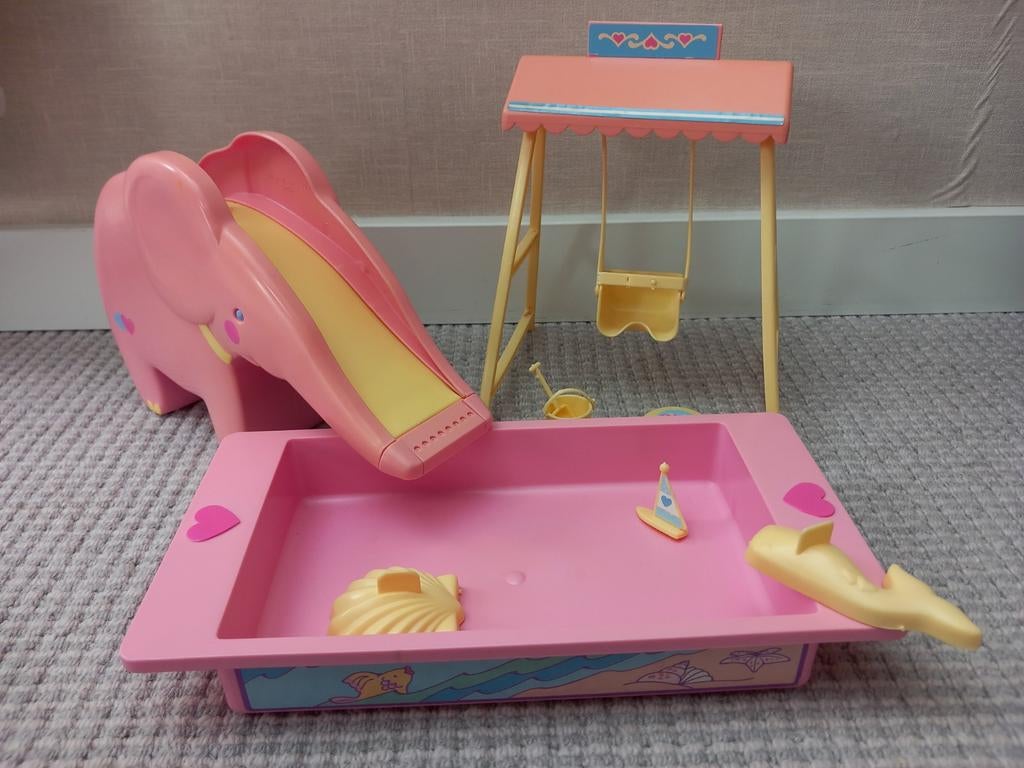 Barbie zwembad met glijbaan en schommel, Ophalen of Verzenden, Gebruikt