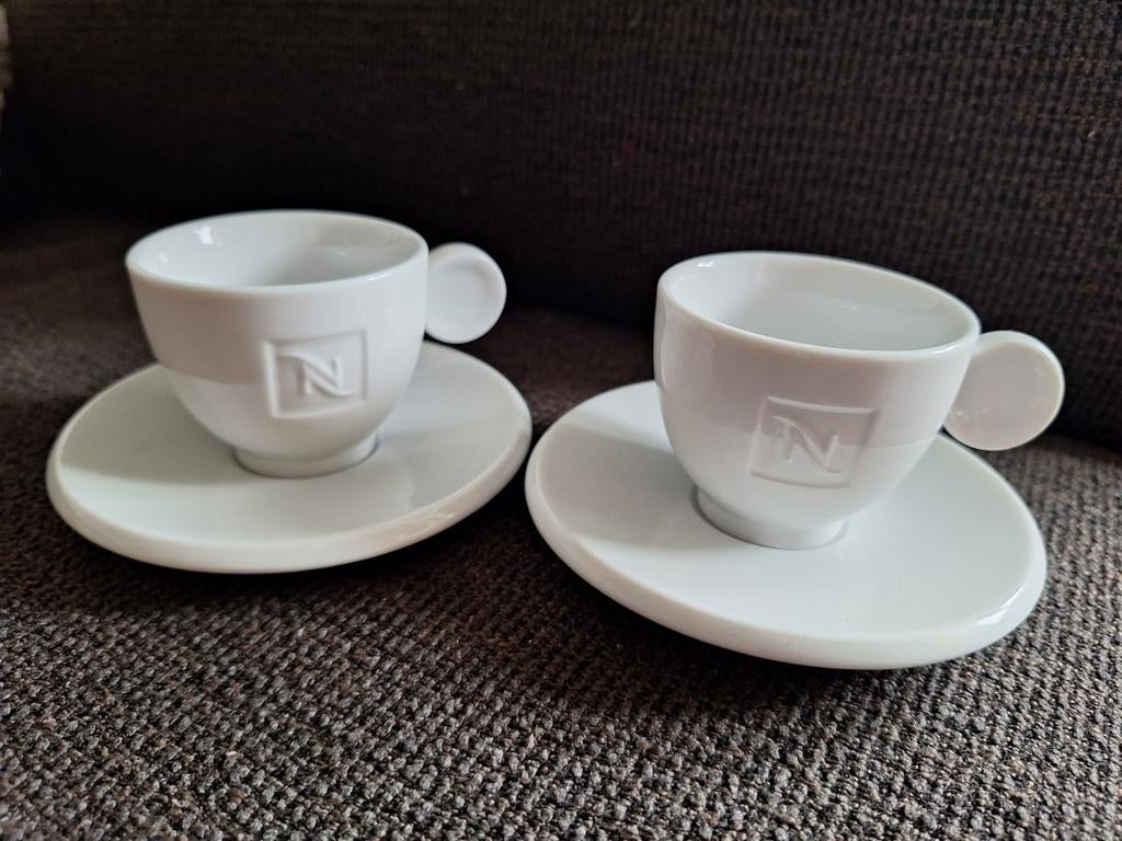 NESPRESSO ESPRESSO kopjes 2 stuks, design, Overige materialen, Ophalen of Verzenden, Zo goed als nieuw, Overige stijlen