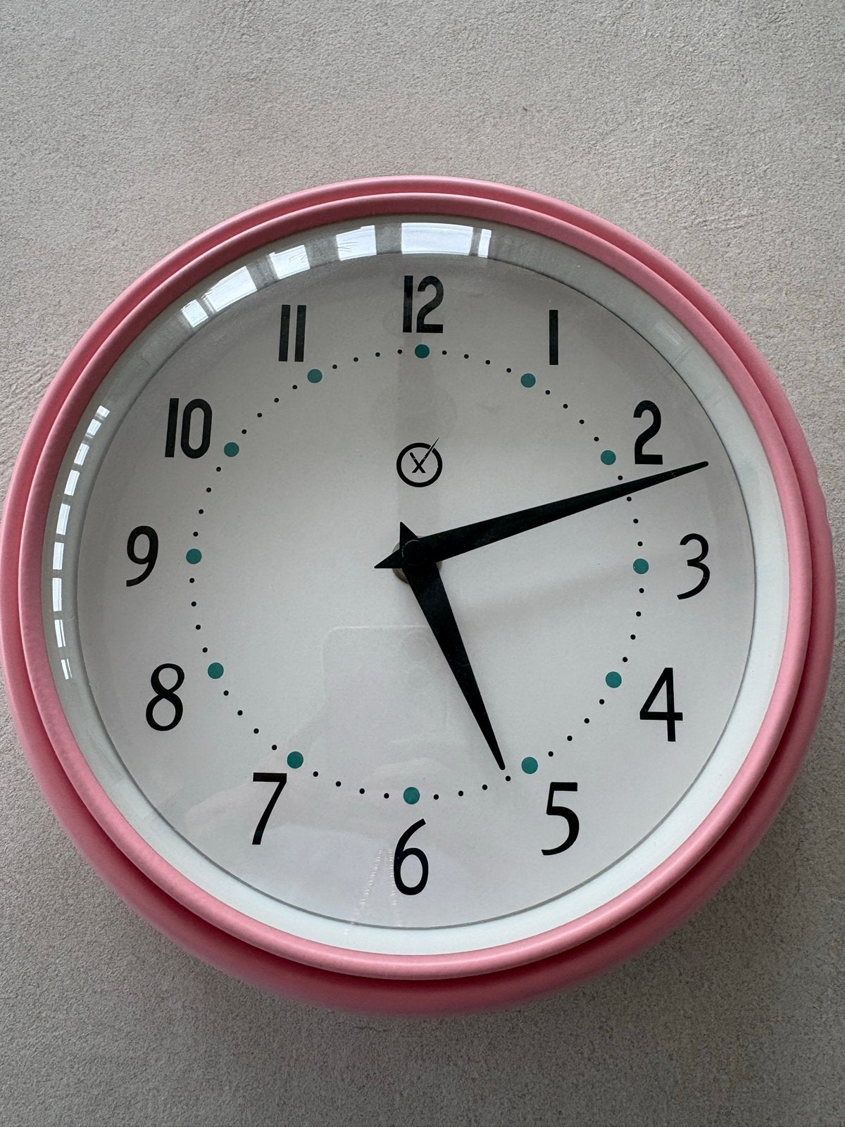Roze wandklok - Doorsnee 24cm, Analoog, Werkt op batterijen, Ophalen of Verzenden, Roze