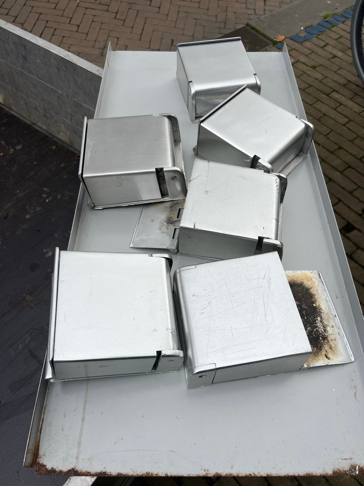 5 wandasbakken van metaal (eentje verkocht), Ophalen of Verzenden, Gebruikt