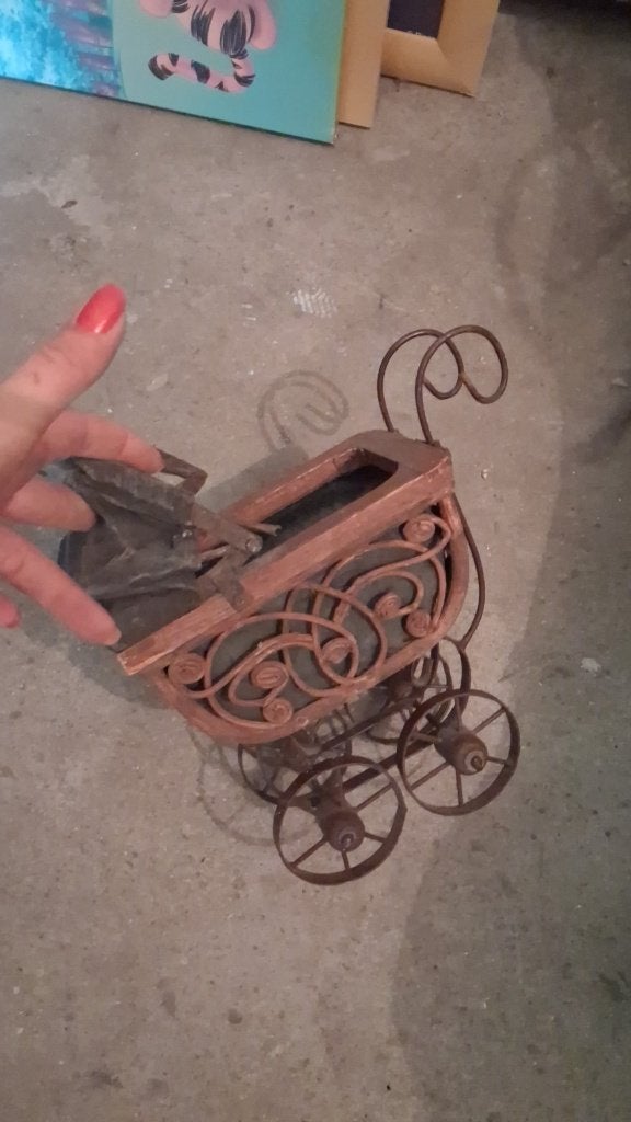 Kinderwagen antiek, Ophalen