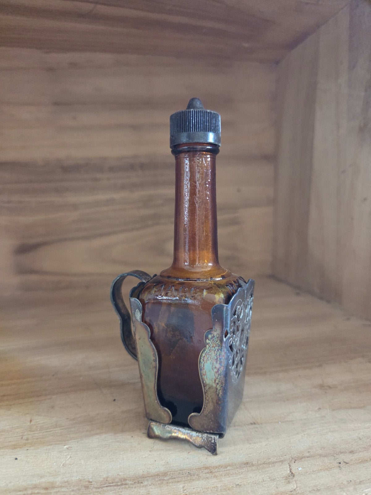 Antieke Fles met Metalen Houder - Decoratief, Ophalen of Verzenden