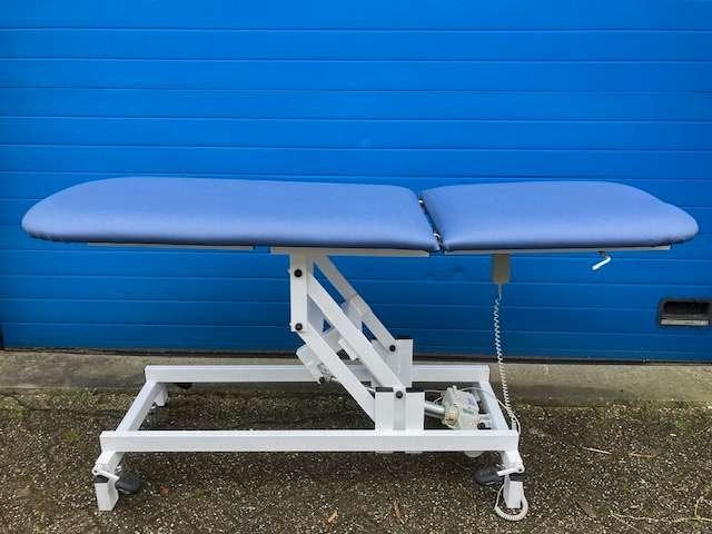 nette behandelbank huisarts HAP dokter smal nieuwe bekleding
