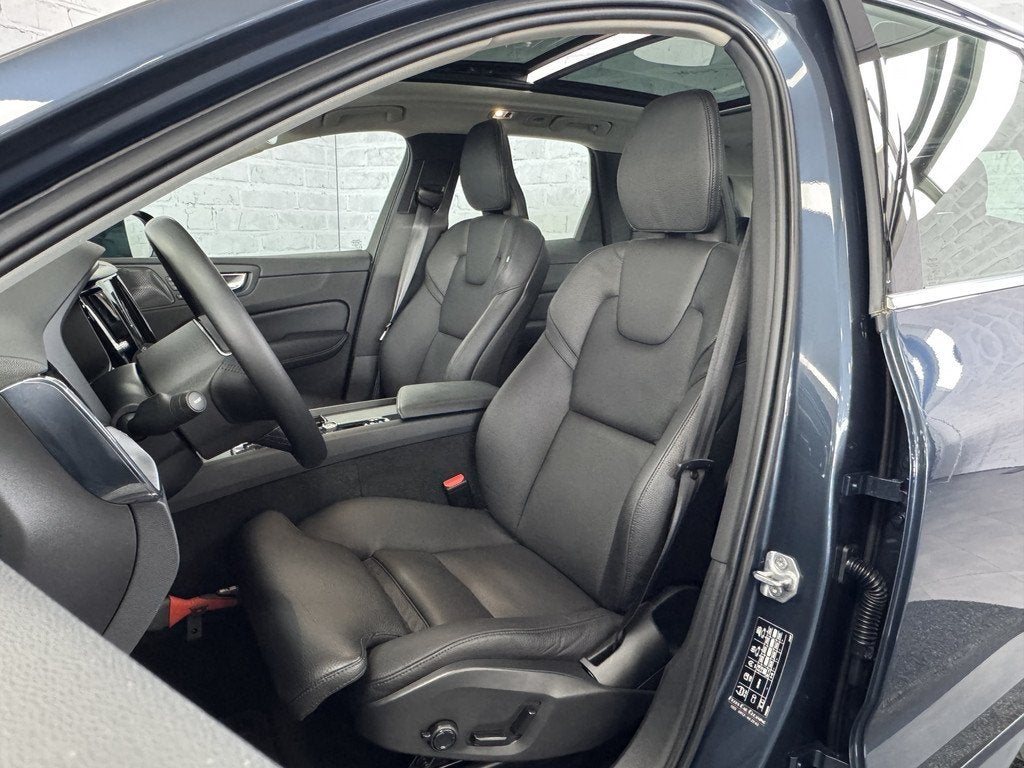 Volvo XC60 2.0 B5 Momentum Exclusive Pano Pilot Assist H/K 3, Auto's, 15 km/l, Gebruikt, 4 cilinders, Bedrijf