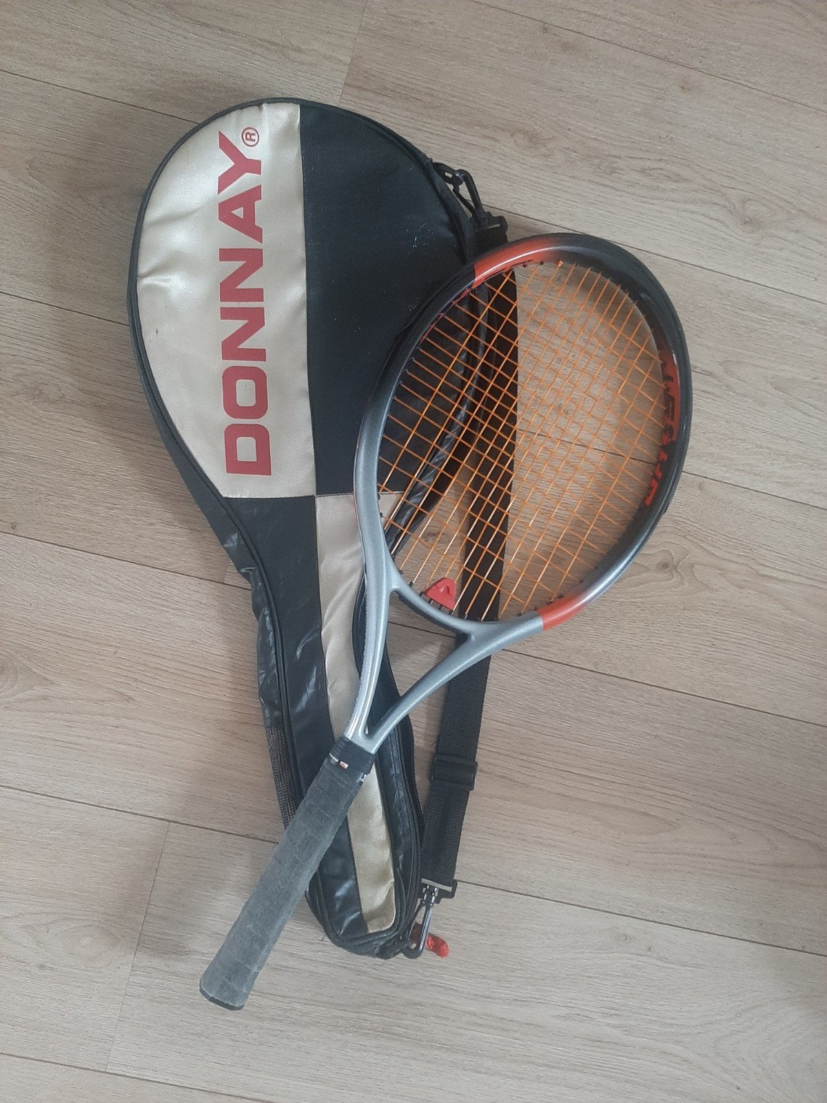 Donnay Supermidsized Tennisracket met hoes, Sport en Fitness, Tennis, Ophalen of Verzenden, Gebruikt, Racket, Dunlop