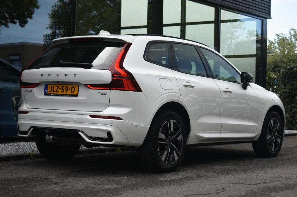 Volvo XC60 T6 350pk AWD Plus Dark [Facelift] | Premium | Tre, Auto's, Automaat, Gebruikt, 4 cilinders, 24 maanden