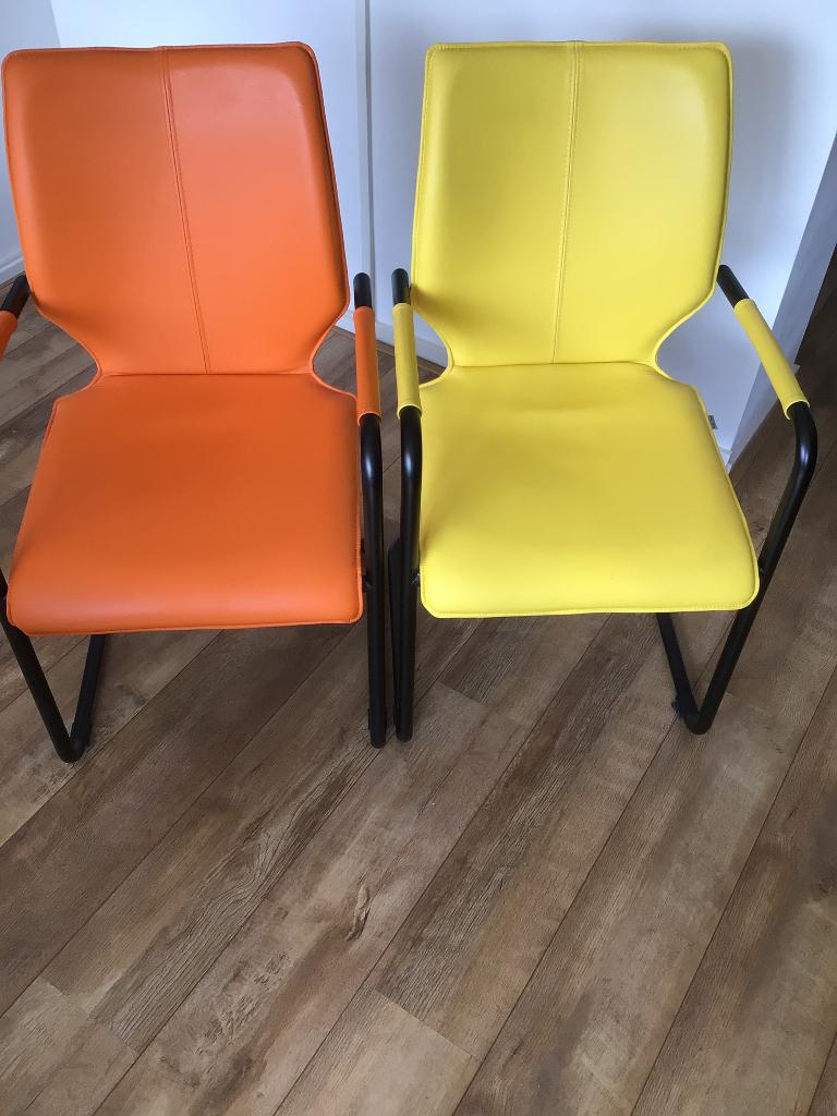 Vier kleurrijke moderne leren  eettafel stoelen, Huis en Inrichting, Ophalen, Overige materialen, Minder dan 50 cm, Rond