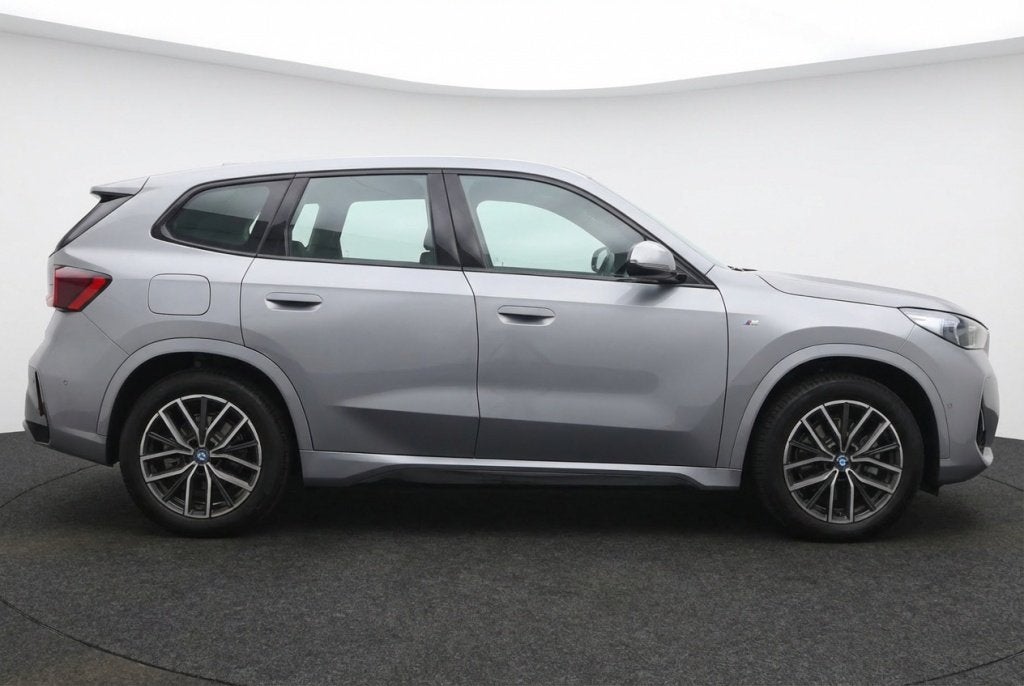 BMW iX1 20 eDrive M Sport l Adaptive LED l Navi l Camera, Auto's, BMW, Automaat, 1940 kg, 0 cilinders, Gebruikt
