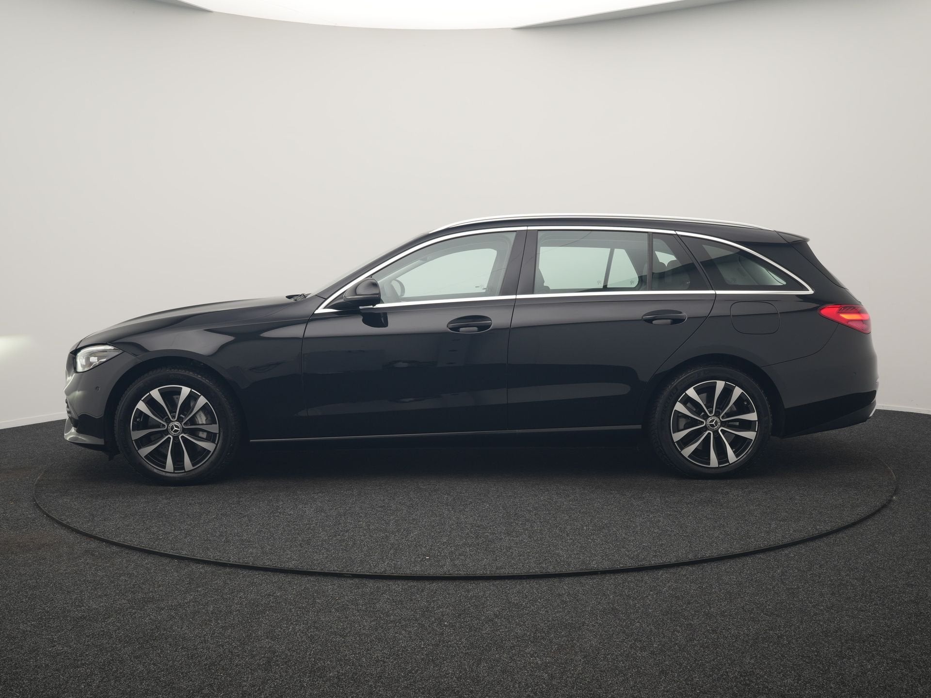Mercedes-Benz C-Klasse Estate 300 e PHEV 313pk Dealer O.H |, Auto's, Automaat, Dealer onderhouden, Achterwielaandrijving, Zwart