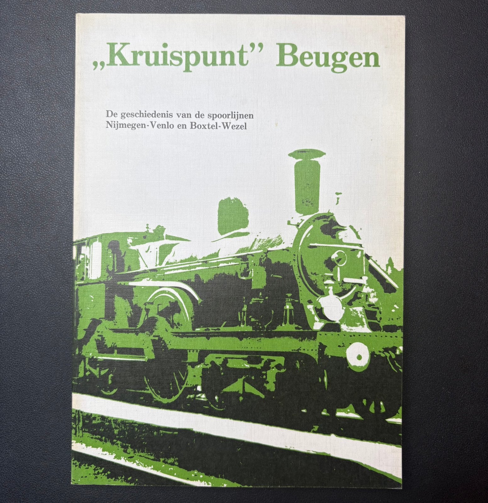 Kruispunt Beugen - geschiedenis van spoorlijnen (1983), Verzamelen, Spoorwegen en Tramwegen, Ophalen of Verzenden, Zo goed als nieuw