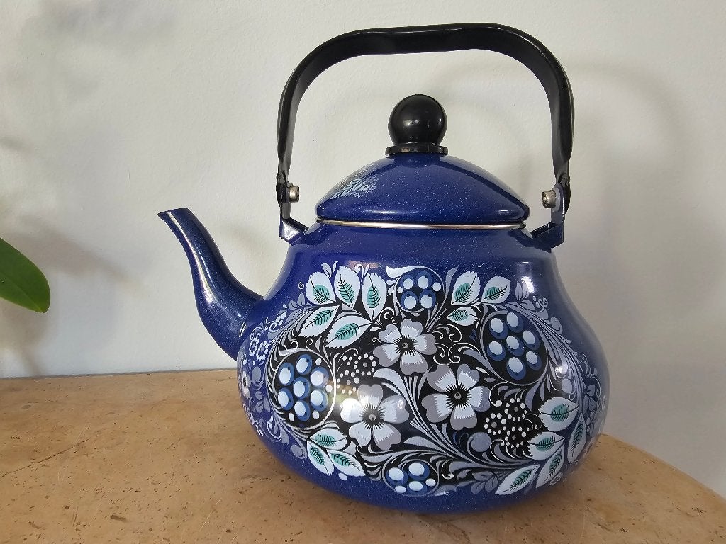 Emaille Theepot 2.5L (Inductie) – Blauw met Bloemen, Huis en Inrichting, Keuken | Keukenbenodigdheden, Ophalen of Verzenden, Zo goed als nieuw