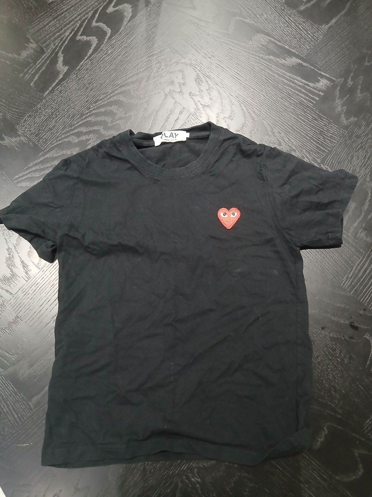 Zwart T-shirt met rood hartje - Comme des Garçons PLAY, Ophalen of Verzenden, Zo goed als nieuw, Maat 46 (S) of kleiner