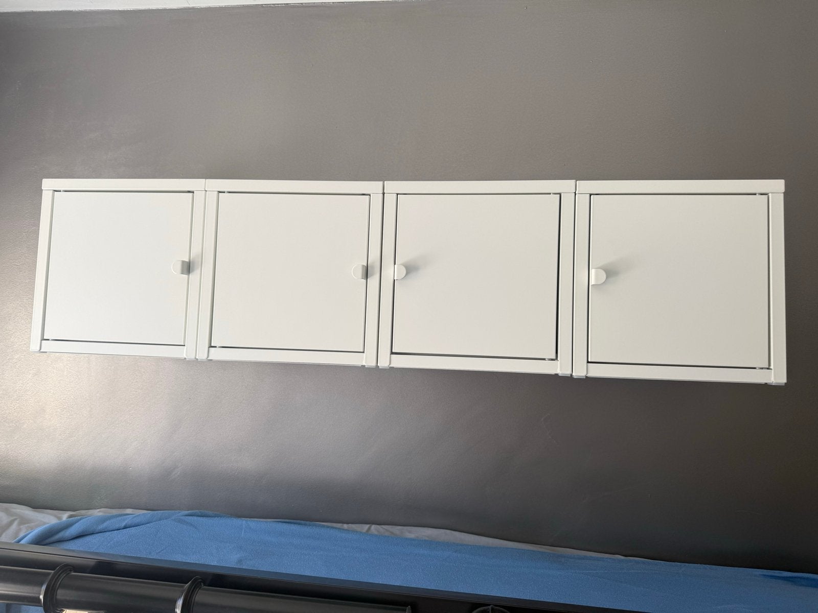 Witte wandkasten met deuren - Set van 4, Huis en Inrichting, Ophalen, Zo goed als nieuw