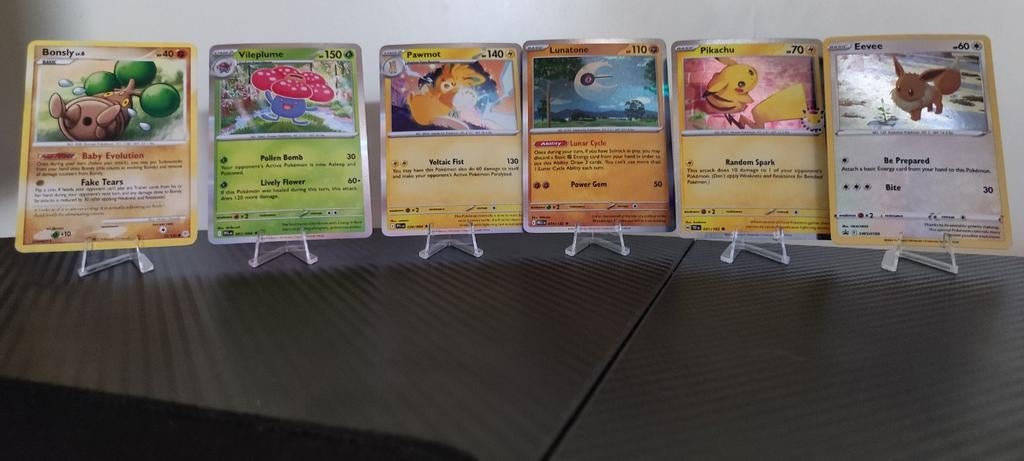 Pokémon Set: Zeldzame Bonsly (2007) + Eevee Black Star Promo, Ophalen of Verzenden, Zo goed als nieuw, Meerdere kaarten