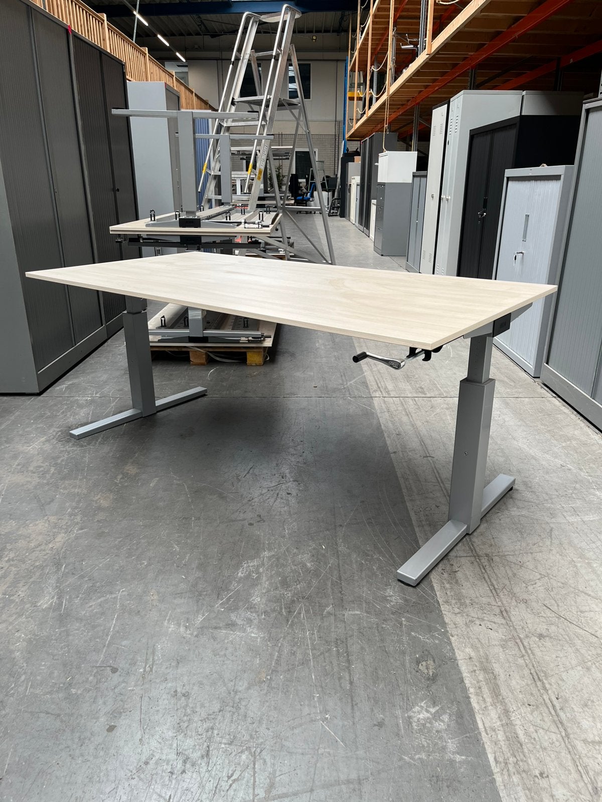 8x Gispen TM slingerbureau 180x90 grijs/eiken, Huis en Inrichting, Ophalen, In hoogte verstelbaar, Zo goed als nieuw, Modern