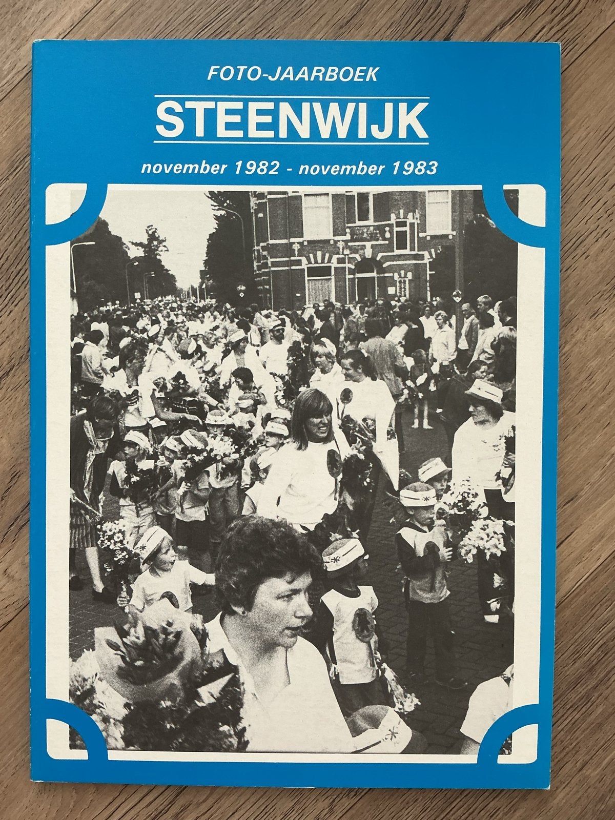 Foto-Jaarboek Steenwijk 1982-1983, Boeken, Ophalen of Verzenden, 20e eeuw of later, Zo goed als nieuw