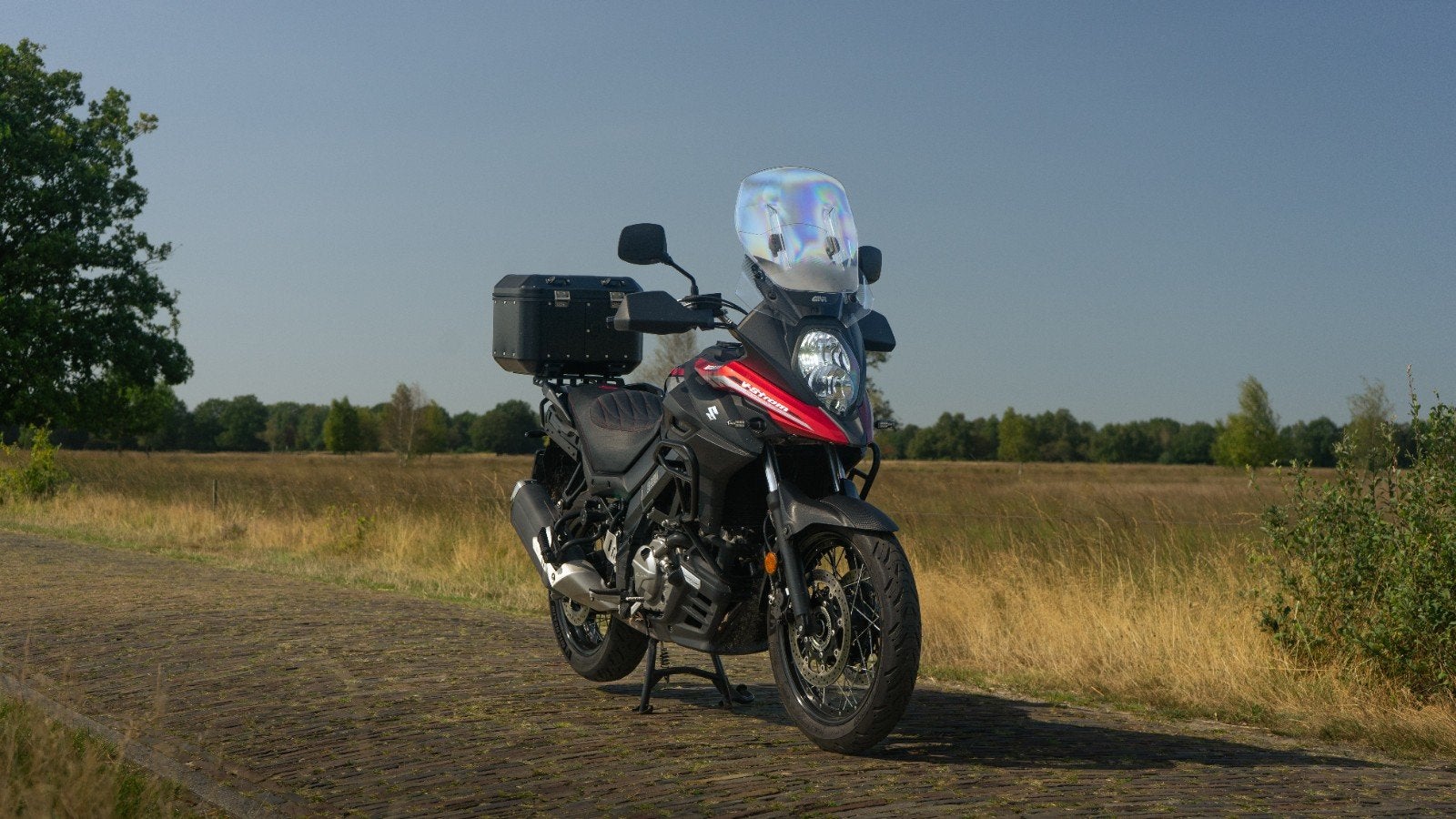 Suzuki V-Strom 650 XT uit 2021 met complete kofferset, 2 cilinders, Gebruikt, Particulier, Toermotor