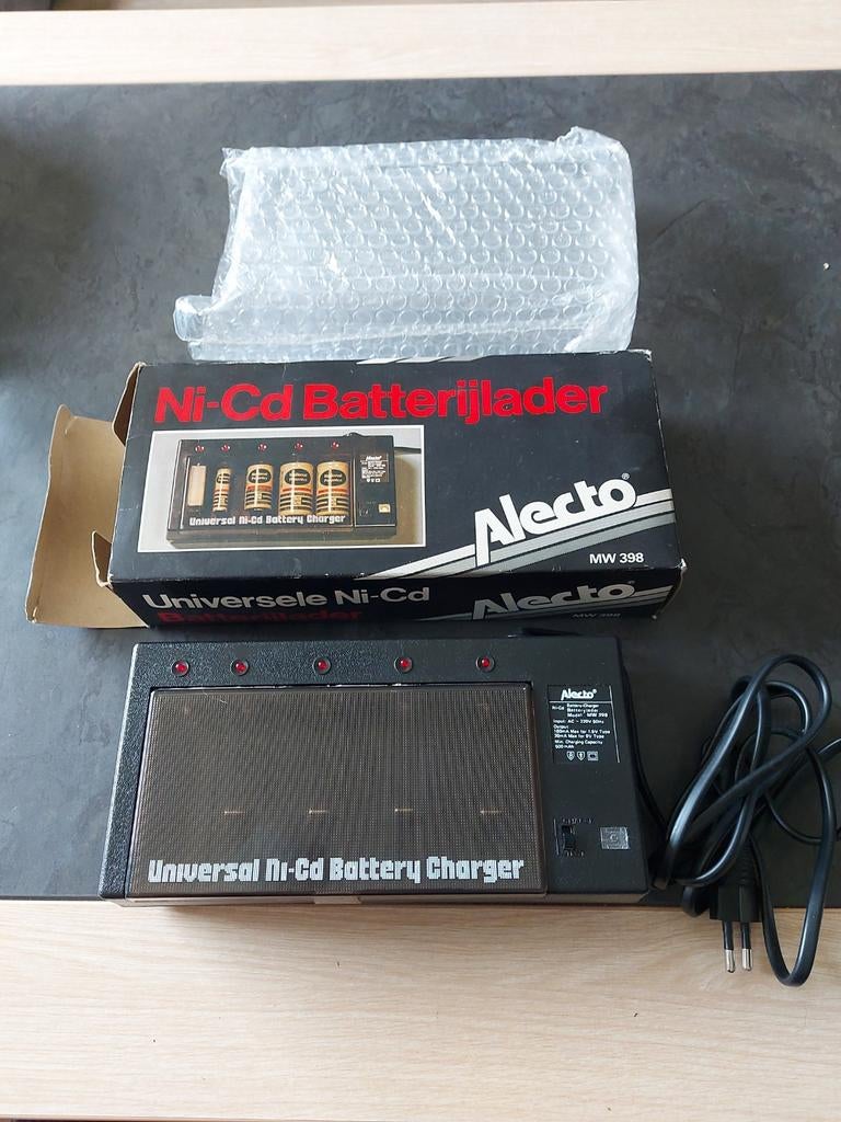 Alecto MW 398 Ni-Cd Batterijlader - Universeel, Ophalen of Verzenden, Gebruikt