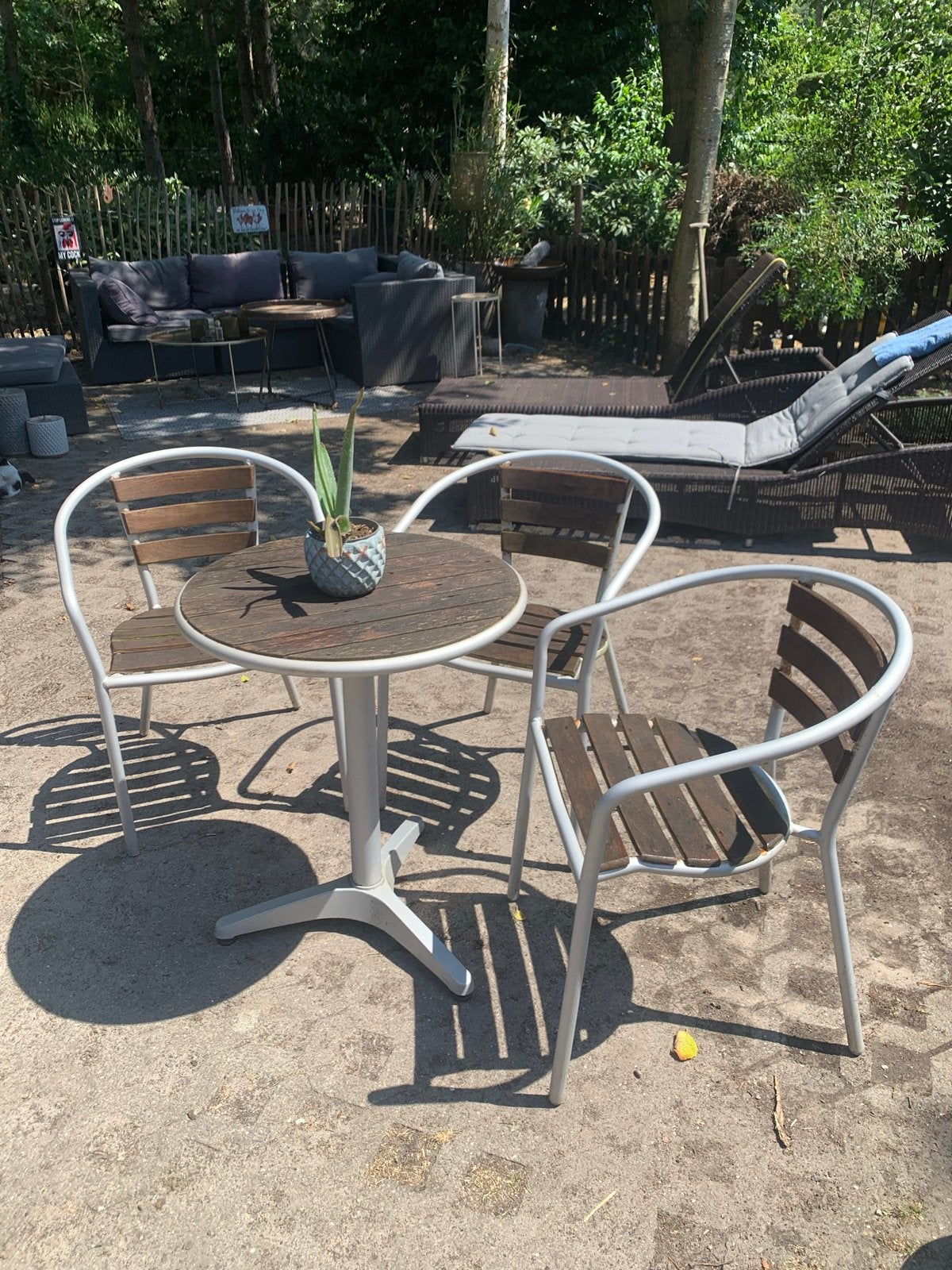 Gezellige tuinset met ronde tafel en 3 stoelen, Tuin en Terras, Ophalen, Gebruikt, Eettafel, 3 zitplaatsen