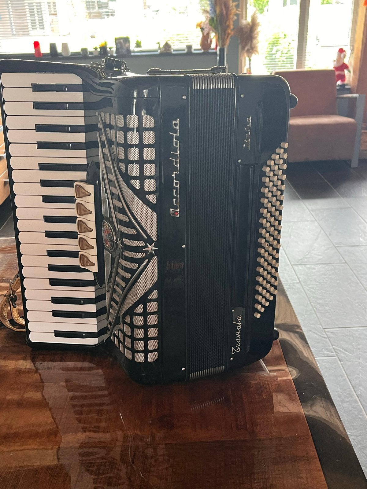 Accordiola Traviata, Muziek en Instrumenten, Accordeons, Overige formaten, Toetsaccordeon, Ophalen of Verzenden, Accordiola
