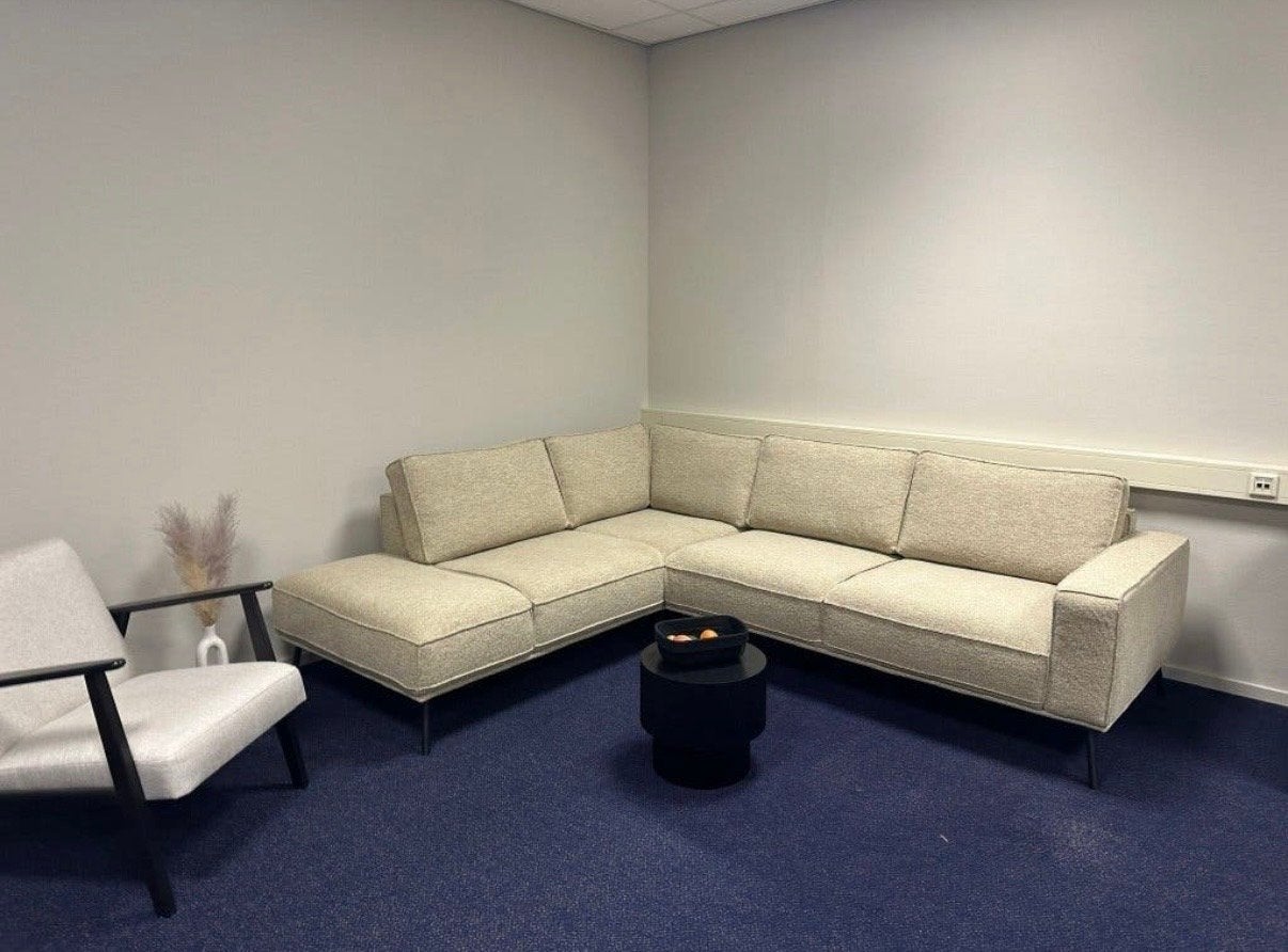 Nieuwe beige hoekbank - Modern en comfortabel, Ophalen, 250 tot 300 cm, 100 tot 125 cm, Hoekbank