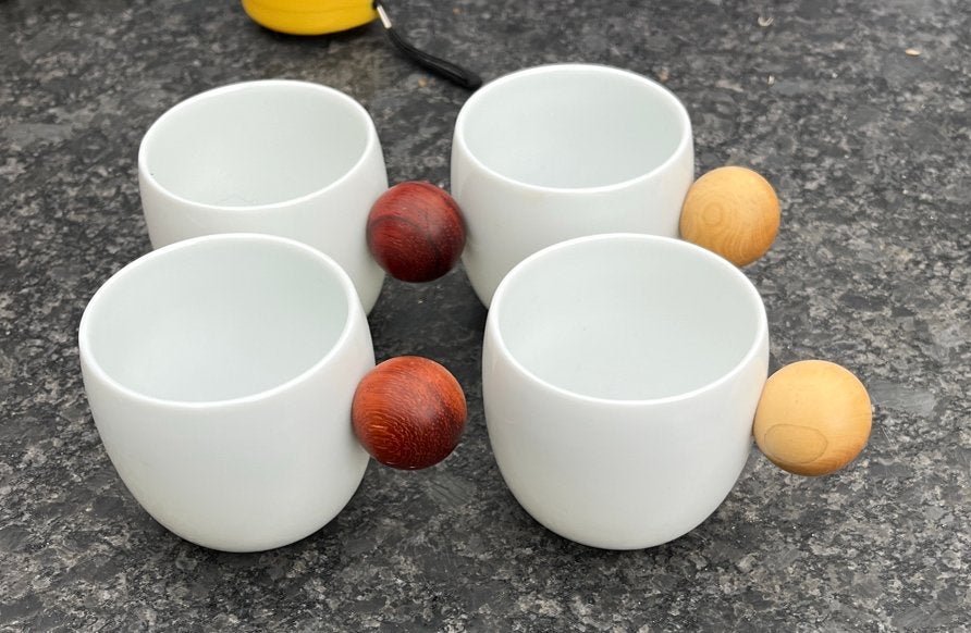 Set van 4 Koreaanse witte theekopjes met houten handvat, Gebruikt, Keramiek, Modern, Mok