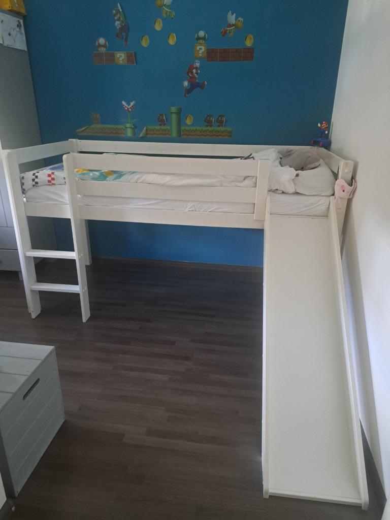Hoogslaper met glijbaan - Wit kinderbed, Kinderen en Baby's, Kinderkamer | Stapelbedden en Hoogslapers, Gebruikt, Hoogslaper, Ophalen of Verzenden
