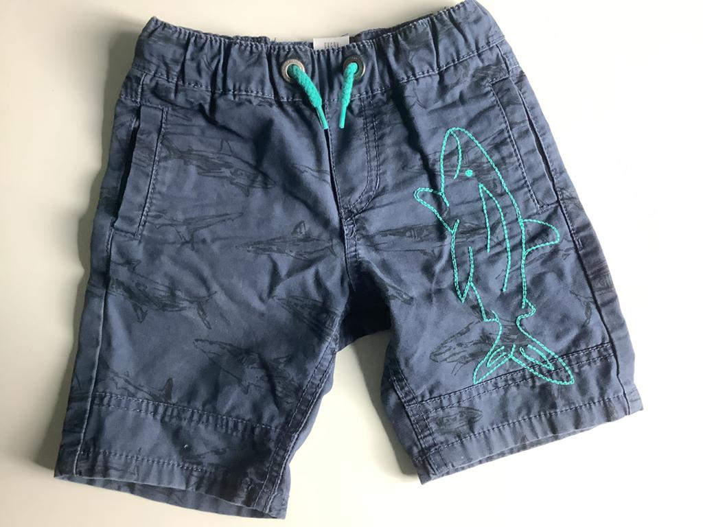 stoere donkerblauwe korte broek met haaienprint maat 98, Kinderen en Baby's, Kinderkleding | Maat 98, Ophalen of Verzenden, Gebruikt