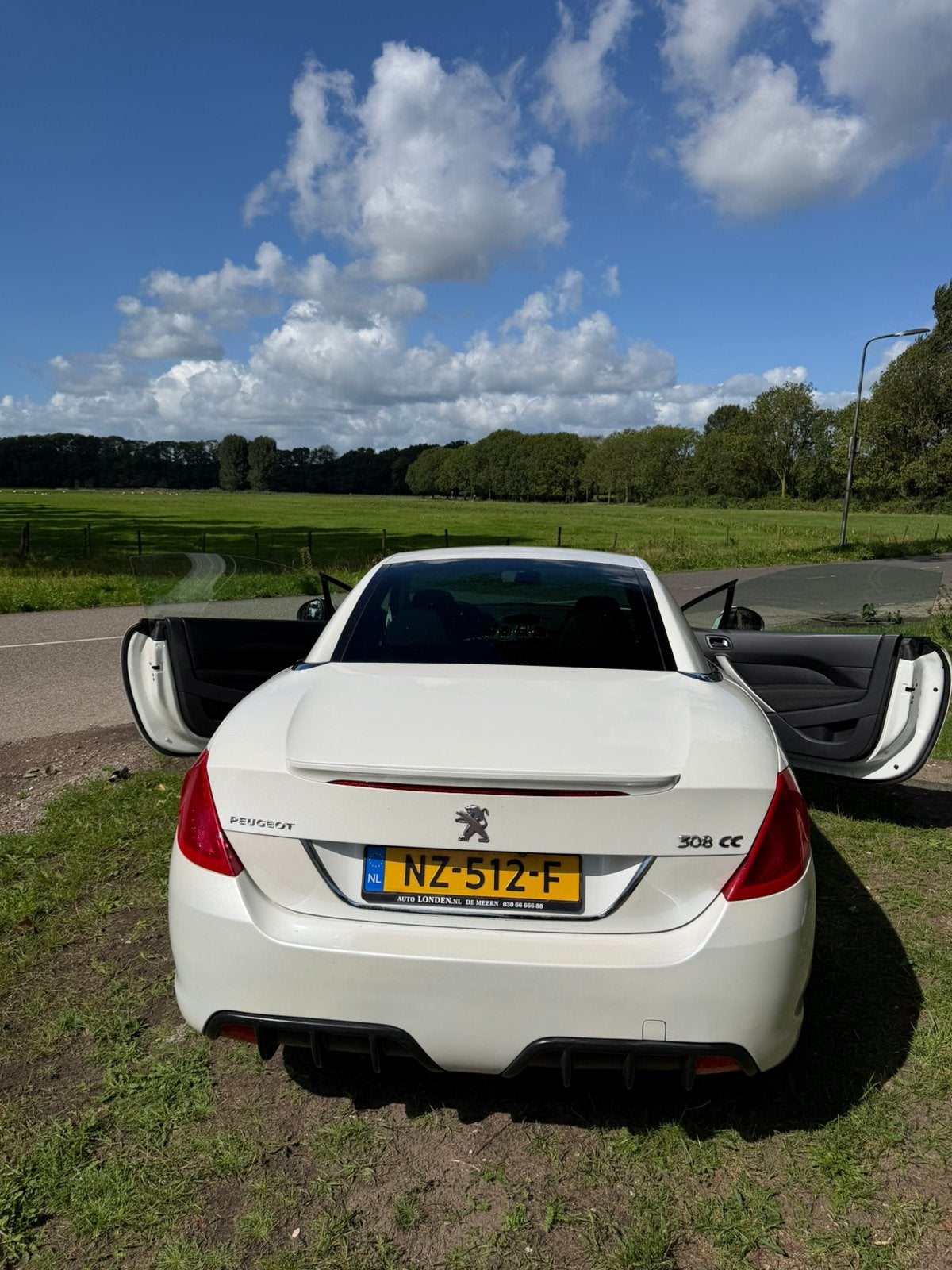 Foto 4 van Peugeot 308 1.6 VTI CC 2011 Wit facelift