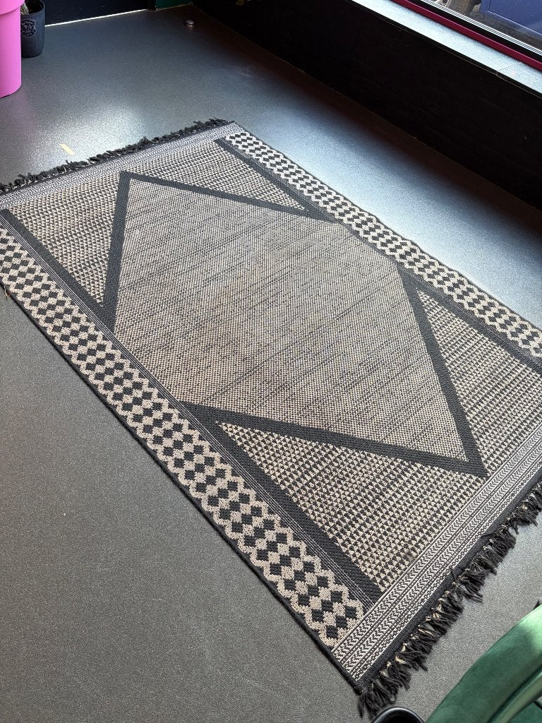 2 x Stoffen vloerkleed (mag apart weg), Huis en Inrichting, Stoffering | Tapijten en Kleden, Ophalen, Gebruikt, Beige, 150 tot 200 cm