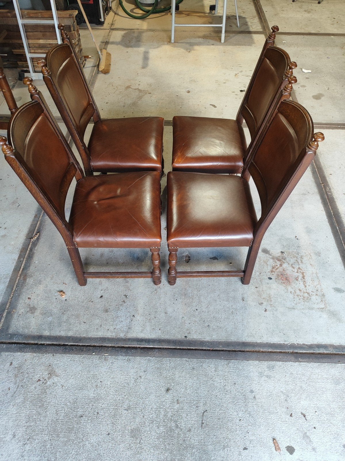 4 eetkamerstoelen met leren bekleding, Ophalen