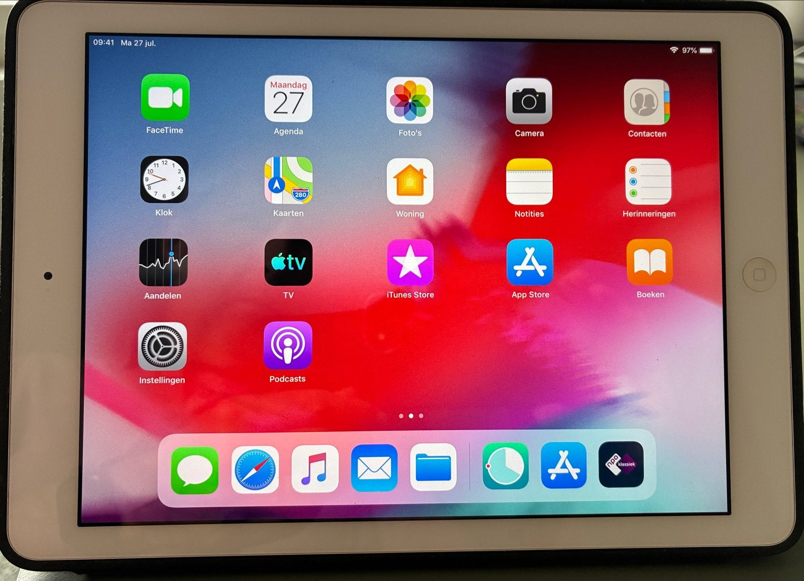 iPad Air (A1474) 16GB Wi-Fi met zwart leren Smart Case, 10 inch, Gebruikt, Apple iPad Air, Ophalen of Verzenden