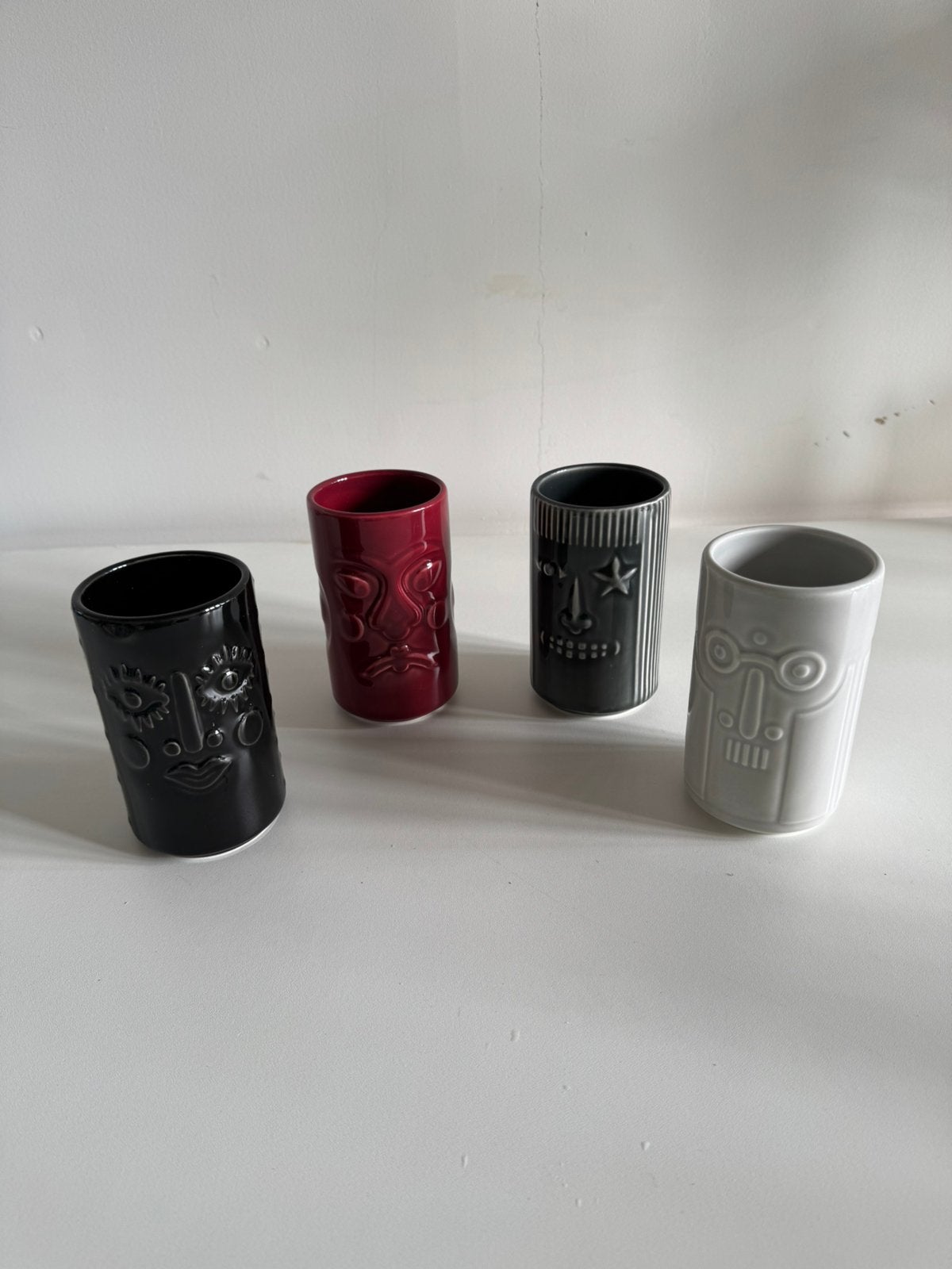 IKEA FREKVENS Tiki mokken - Maria Vinka (Set van 4), Ophalen of Verzenden, Zo goed als nieuw, Overige stijlen, Kop(pen) en/of Schotel(s)