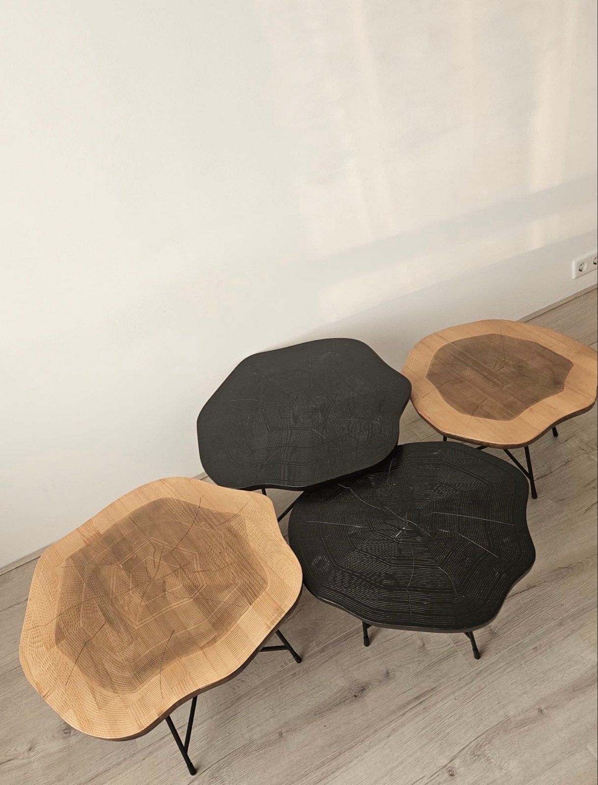 Set van 4 unieke salontafels van massief hout, Huis en Inrichting, Tafels | Salontafels, Zo goed als nieuw, Overige vormen, 5 – 50