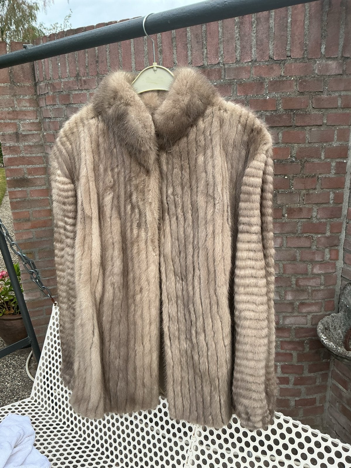 Prachtige nerts jas, maat 42, kort model, perfecte staat, Ophalen, Zo goed als nieuw, Maat 42/44 (L), Bruin
